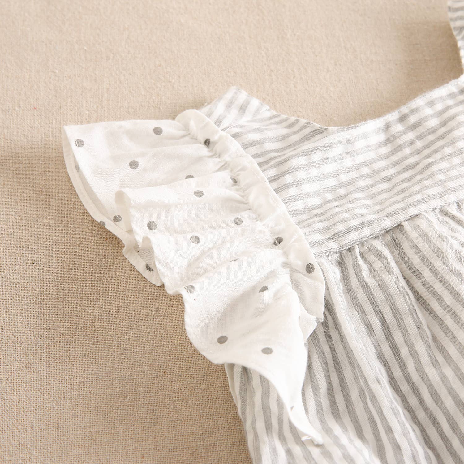 Abito per neonata con slip a righe bianche e grigie | Dadati