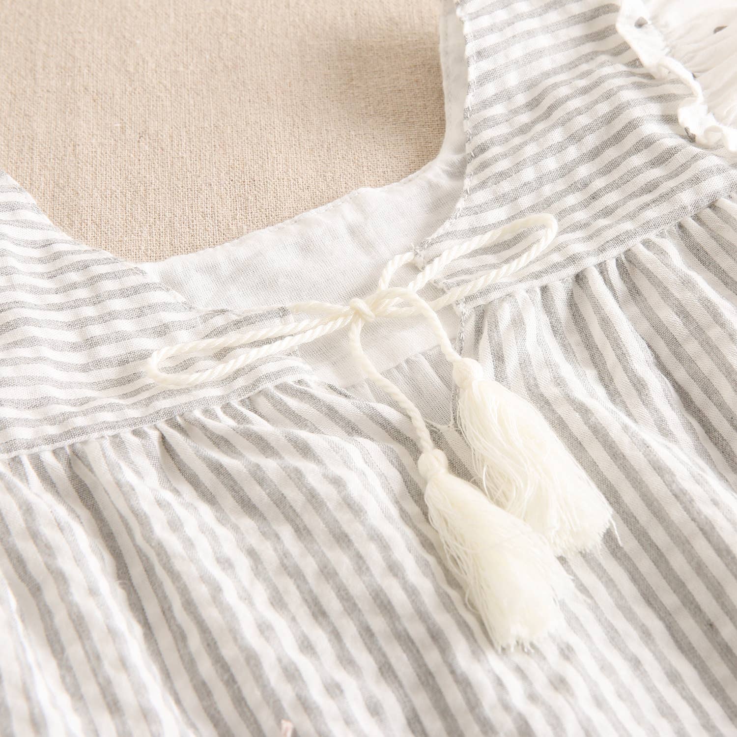 Abito per neonata con slip a righe bianche e grigie | Dadati