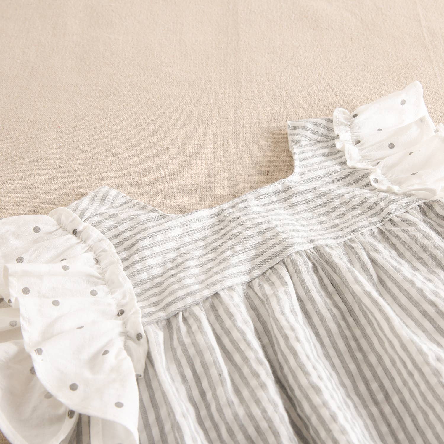Abito per neonata con slip a righe bianche e grigie | Dadati