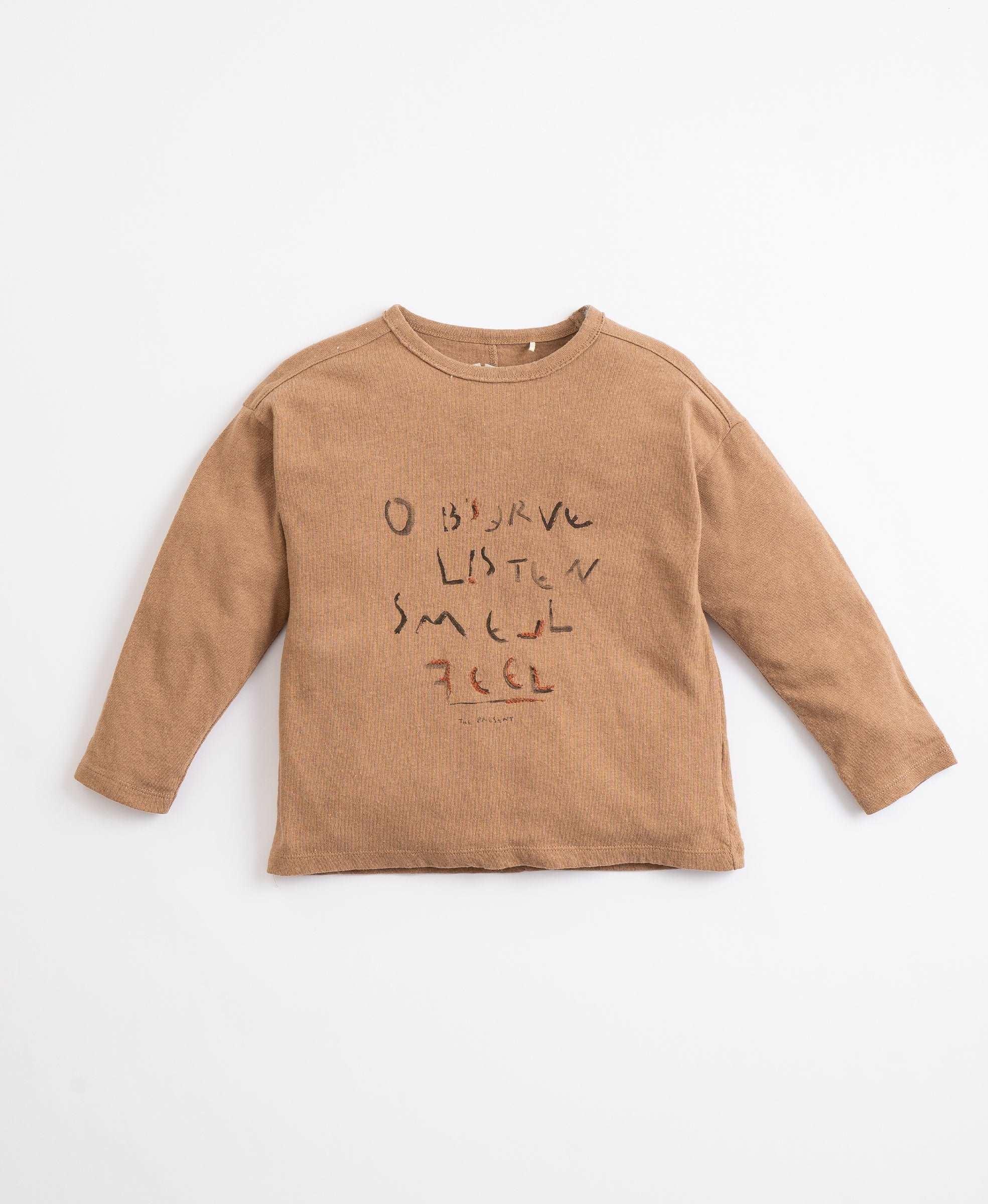 Maglia di fibre naturali con disegno frontale Play Up
