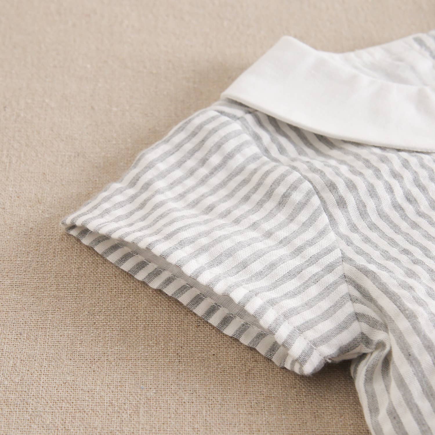 Pantaloncino maschietto a strisce bianche e grigie | Dadati